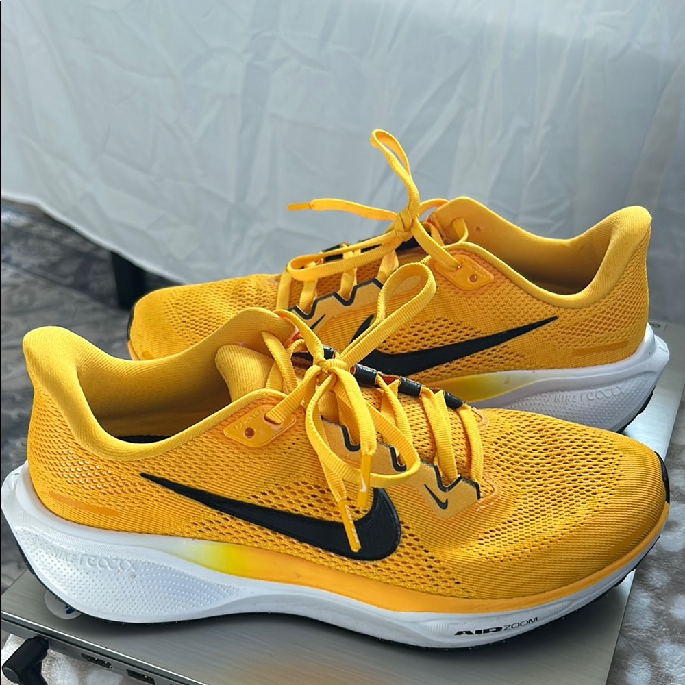 Nike Pegasus 41, unique yellow